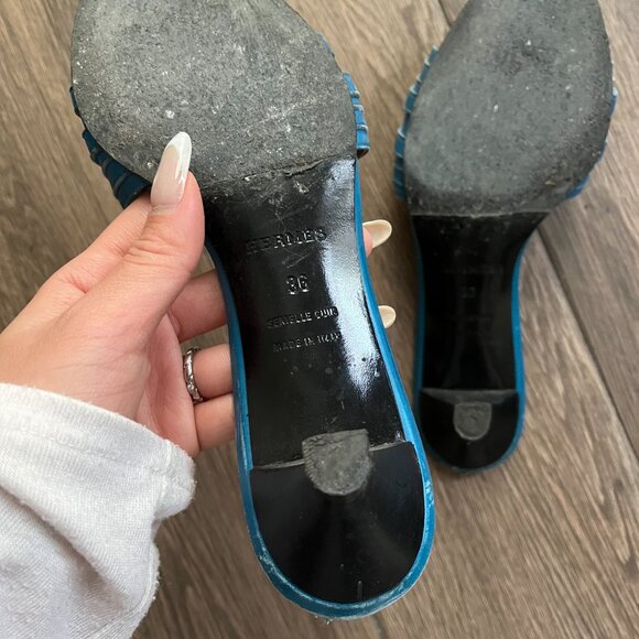 ✨Authentic✨ Hermès Pale Gold “H” Logo Low-Heel Sandals - Picture 6 of 6